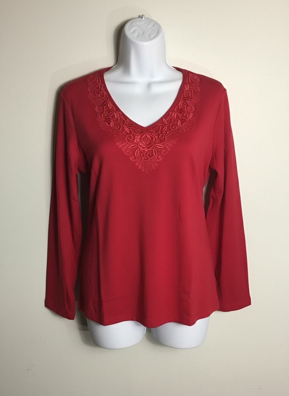 Norm Thompson Women Red V-Neck long sleeve Top Floral detail Flocking Sz. 1X